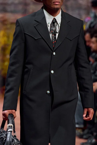 Look 180
